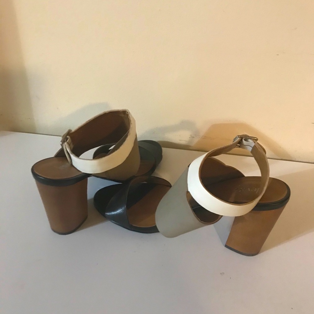 Two tone sandle